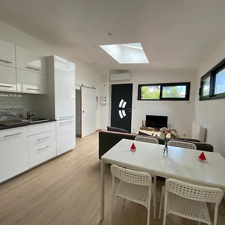 Appartement Paisible Proche Centre Ville Bron Exterior photo