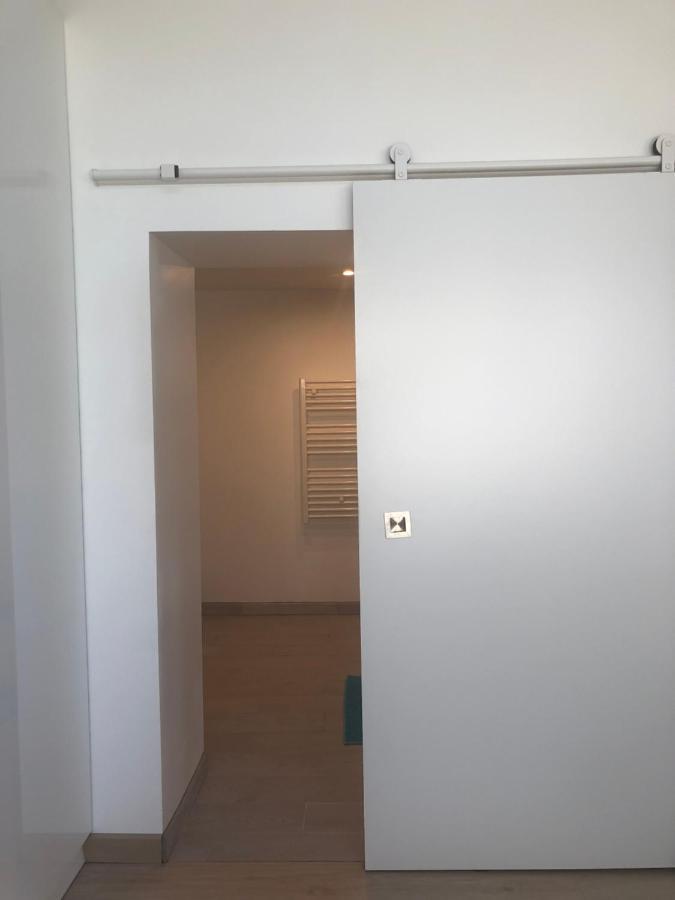 Appartement Paisible Proche Centre Ville Bron Exterior photo