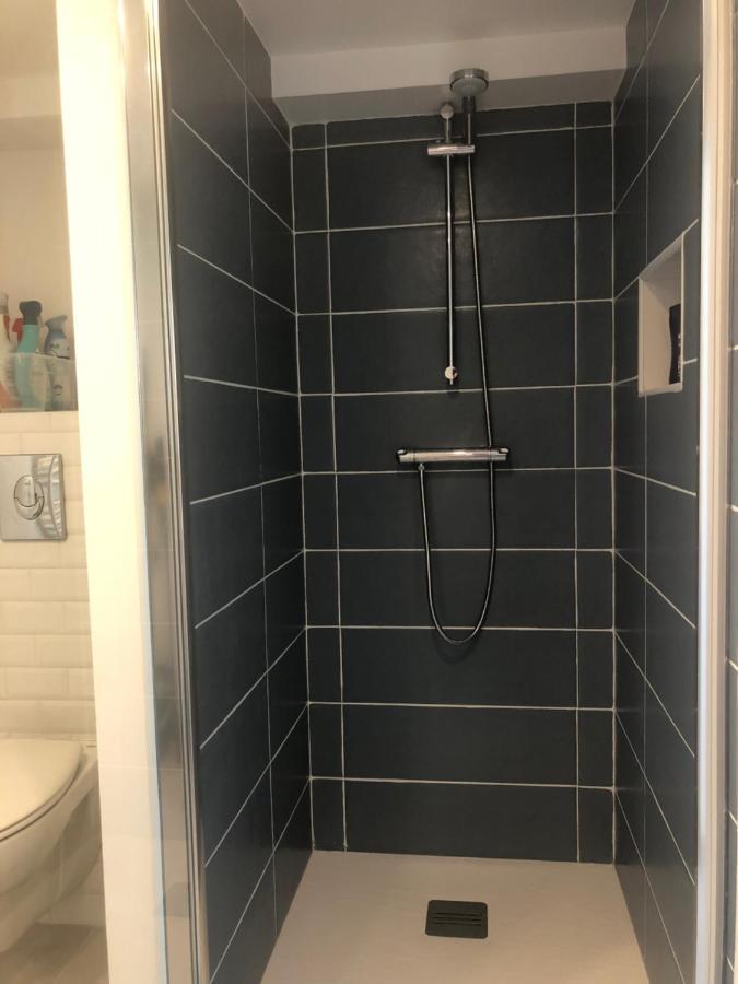 Appartement Paisible Proche Centre Ville Bron Exterior photo