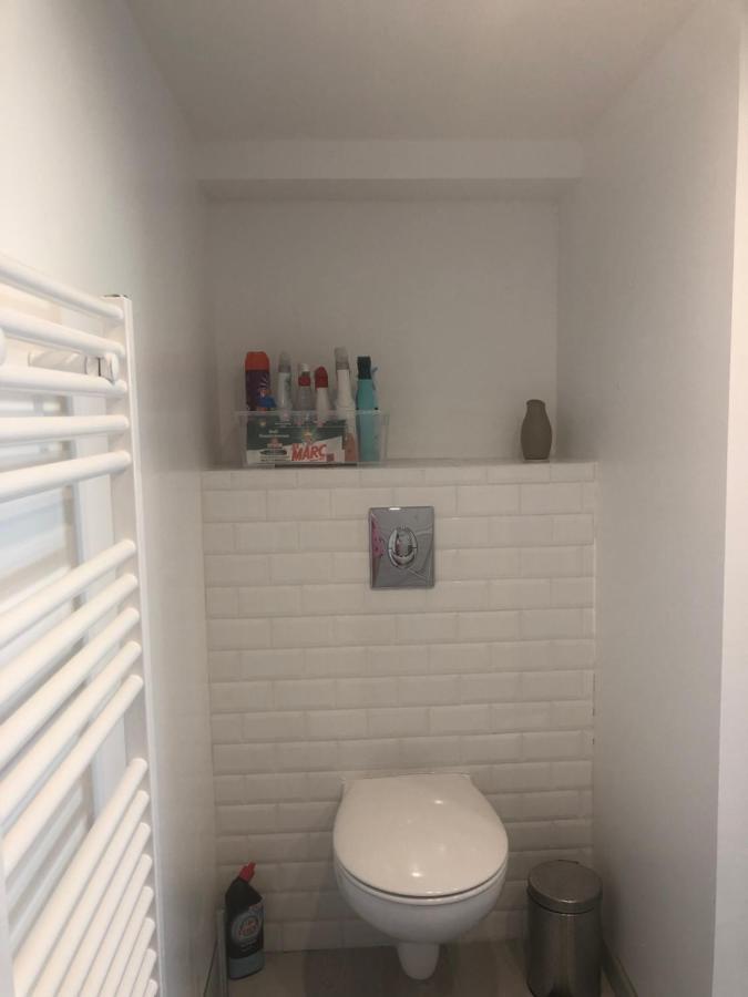 Appartement Paisible Proche Centre Ville Bron Exterior photo