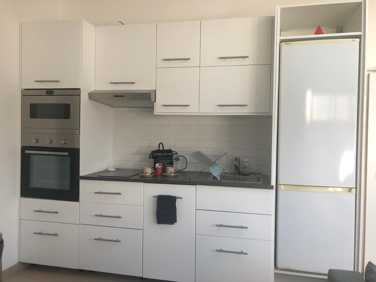 Appartement Paisible Proche Centre Ville Bron Exterior photo