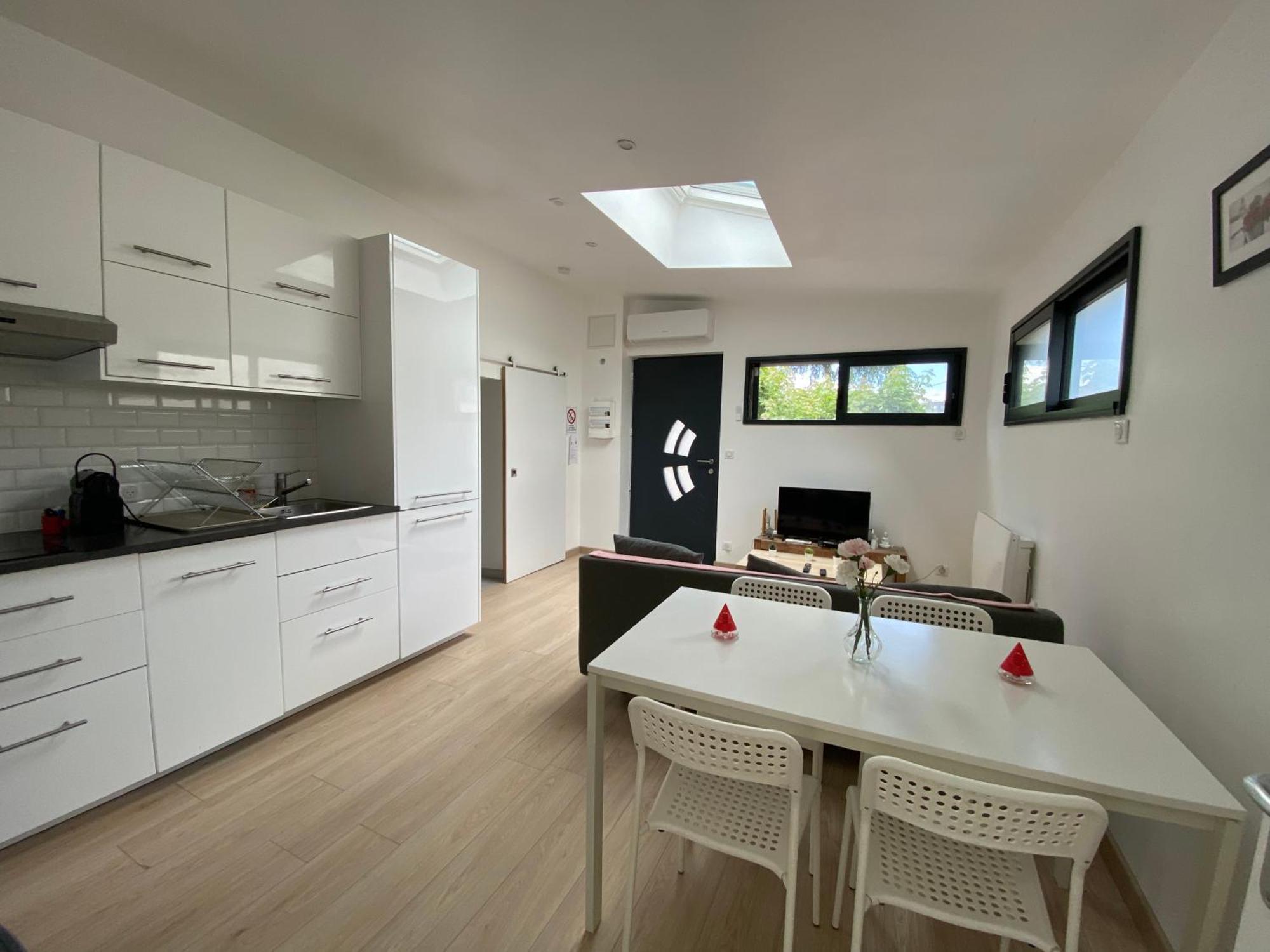 Appartement Paisible Proche Centre Ville Bron Exterior photo